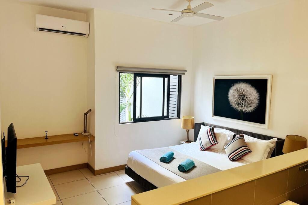 Latitude Luxury Seafront Suite Riviere Noire Bagian luar foto