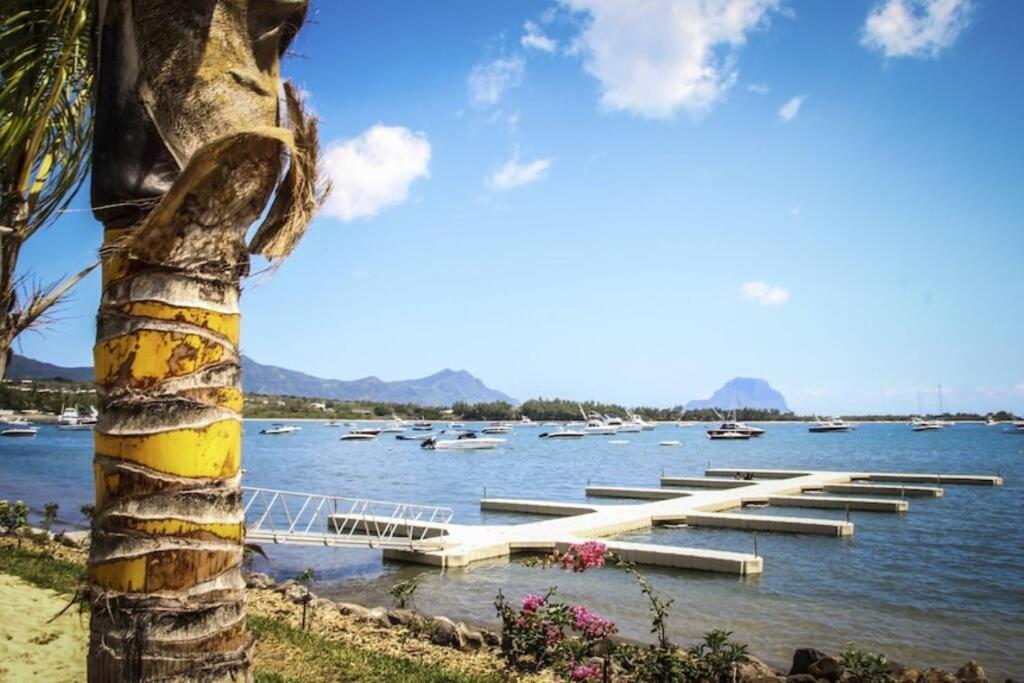 Latitude Luxury Seafront Suite Riviere Noire Bagian luar foto