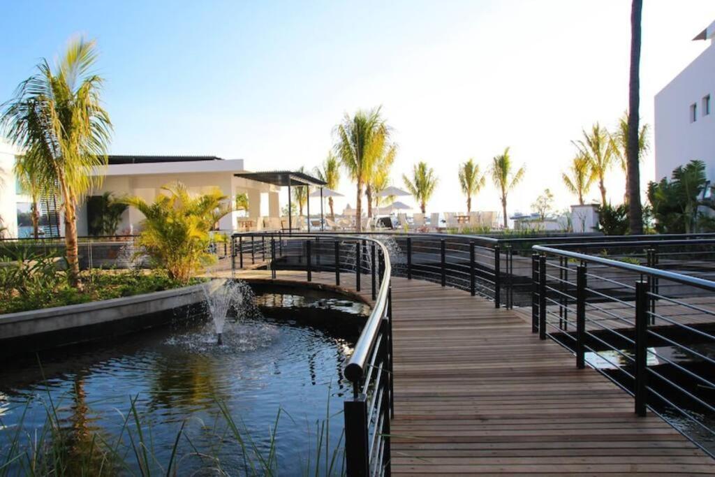 Latitude Luxury Seafront Suite Riviere Noire Bagian luar foto