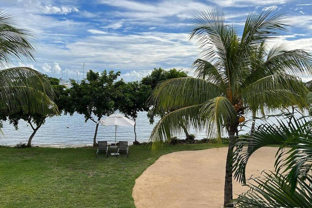 Latitude Luxury Seafront Suite Riviere Noire Bagian luar foto