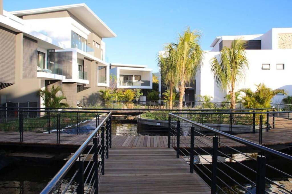 Latitude Luxury Seafront Suite Riviere Noire Bagian luar foto