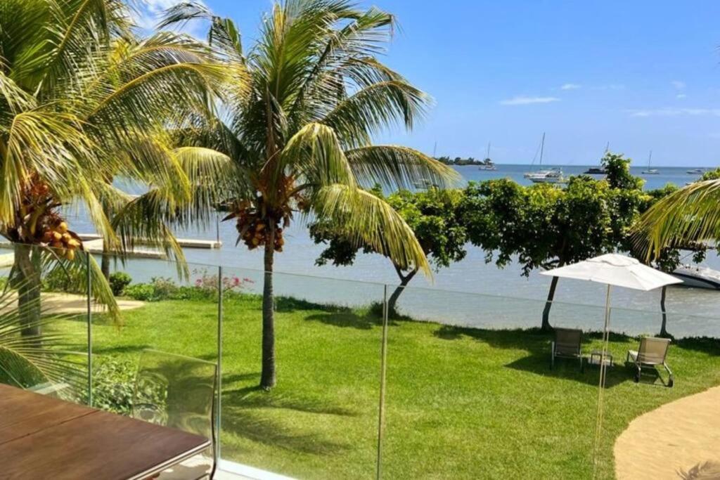 Latitude Luxury Seafront Suite Riviere Noire Bagian luar foto