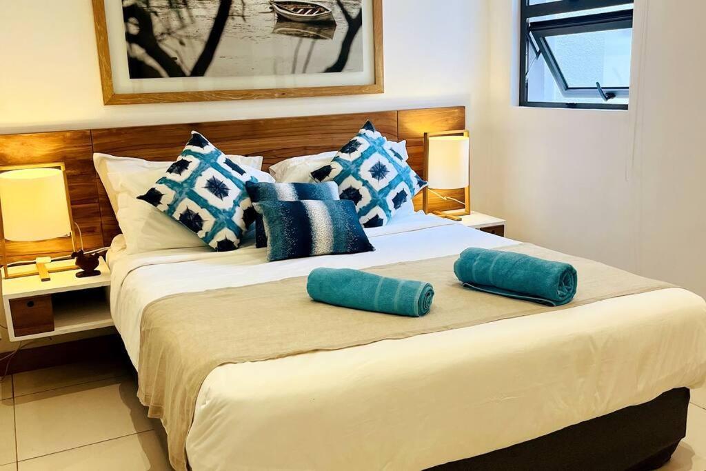 Latitude Luxury Seafront Suite Riviere Noire Bagian luar foto