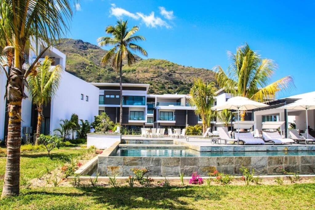 Latitude Luxury Seafront Suite Riviere Noire Bagian luar foto