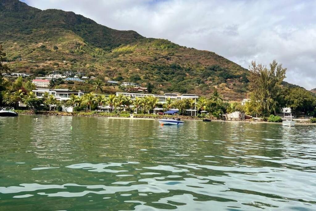Latitude Luxury Seafront Suite Riviere Noire Bagian luar foto