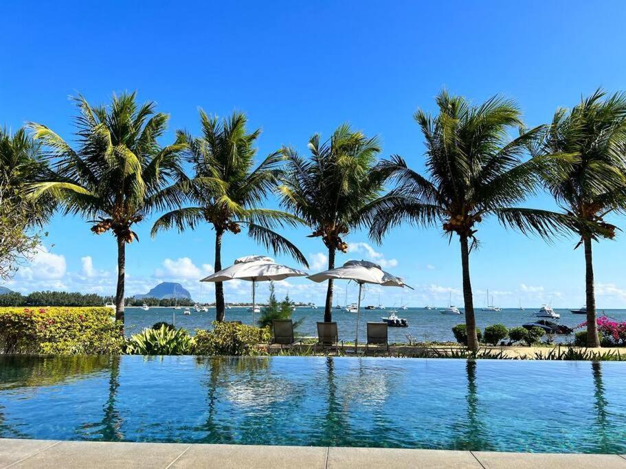 Latitude Luxury Seafront Suite Riviere Noire Bagian luar foto